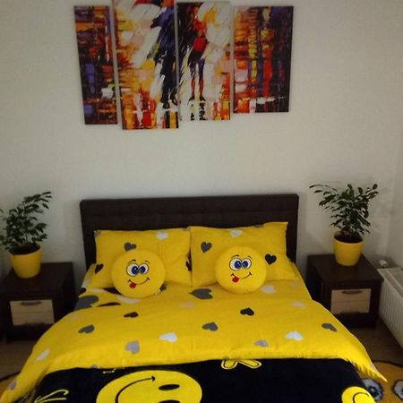 Positive Smile Studio Apartment In The Colorful Comfort Town Residental Complex. Kt-06. كييف المظهر الخارجي الصورة